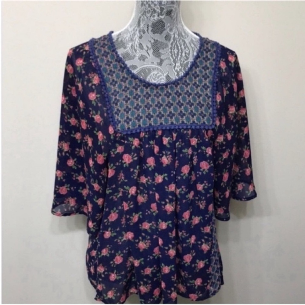 Love Fire Women’s Navy and Pink Floral Blouse M